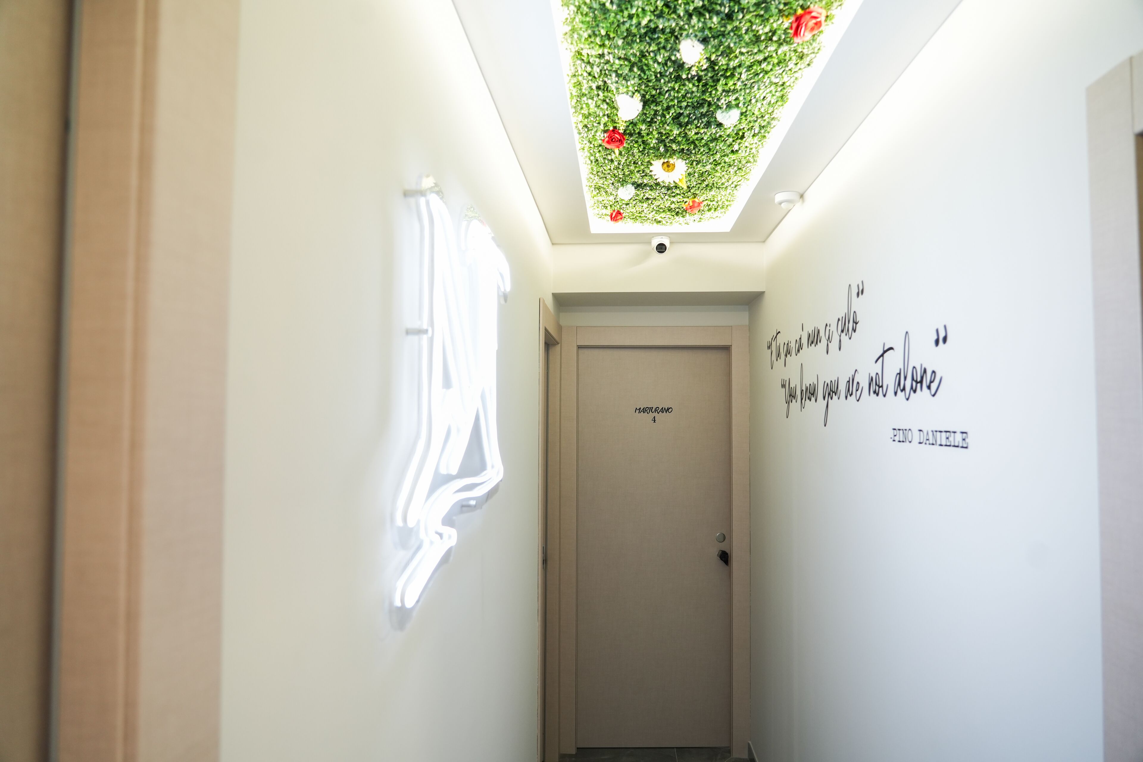 Photo - Napolitano Rooms - CENTRAL STATION