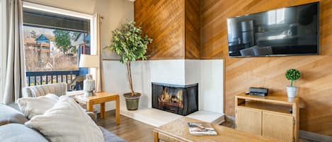 Smart TV, fireplace