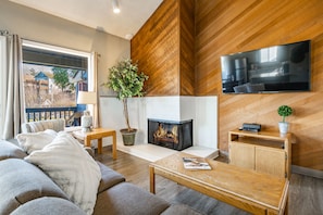 Smart TV, fireplace - Relax This Summer • Hot Tub • Cozy Vibes 208 (Blaine)