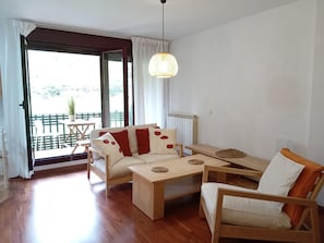 TV - Rinconín, Estudio a 900m de la Playa y a 500m del Centro (Llanes)