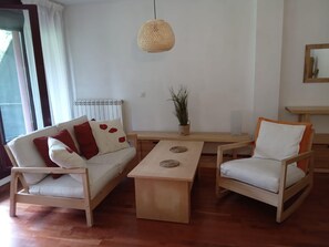 TV - Rinconín, Estudio a 900m de la Playa y a 500m del Centro (Llanes)