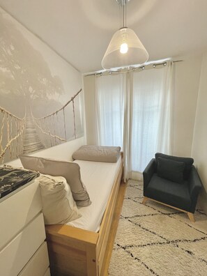 4 Schlafzimmer, Schreibtisch, Bügeleisen/Bügelbrett, Reisekinderbett