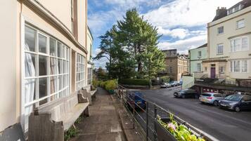 Nhà cơ bản, nhiều giường | Bãi đậu xe