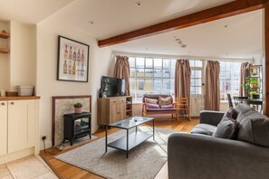 Basic House, Multiple Beds | Living area | TV - Bright & Quirky 3BD Home - Wellington Terrace! (Bristol)