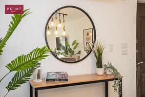 Standard-Apartment, 2 Schlafzimmer | Wohnbereich