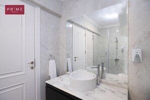 Standard-Apartment, 2 Schlafzimmer | Badezimmer