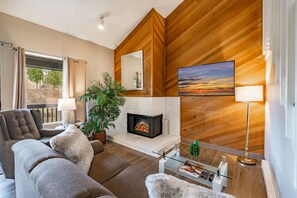Smart TV, fireplace, table tennis
