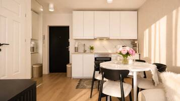 Deluxe-Apartment | Eigene Küche | Großer Kühlschrank, Ofen, Herdplatte, Geschirrspüler