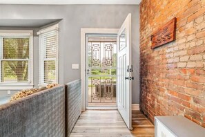 Interior - Great Detroit Duplex (Detroit)