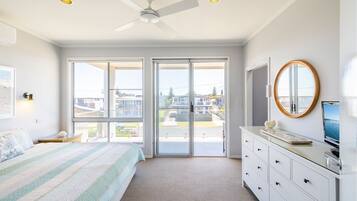 4 bedrooms, iron/ironing board, free WiFi