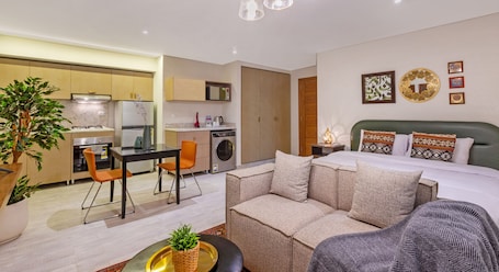 Escritorio, tabla de planchar con plancha y wifi gratis . Prime Select Gamet El Dowal