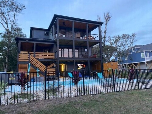 Harrell’s Haven-Waterfront, Dock, Pool/Hot tub

