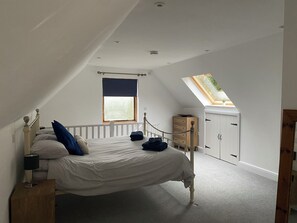 1 slaapkamer, een strijkplank/strijkijzer, reisbedje, wifi