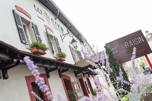 Exterior - Logis les Cepages-Restaurant le Raisin (Pont-de-Vaux)