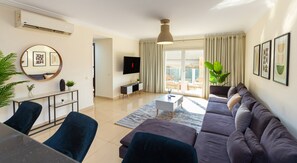 Deluxe Apartment, 2 Bedrooms | Living area