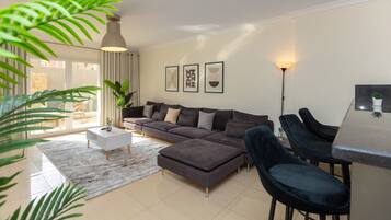 Deluxe Apartment, 2 Bedrooms | Living area