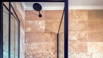 Signature-Villa | Badezimmer | Hausschuhe