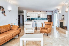 Signature Villa | Living area