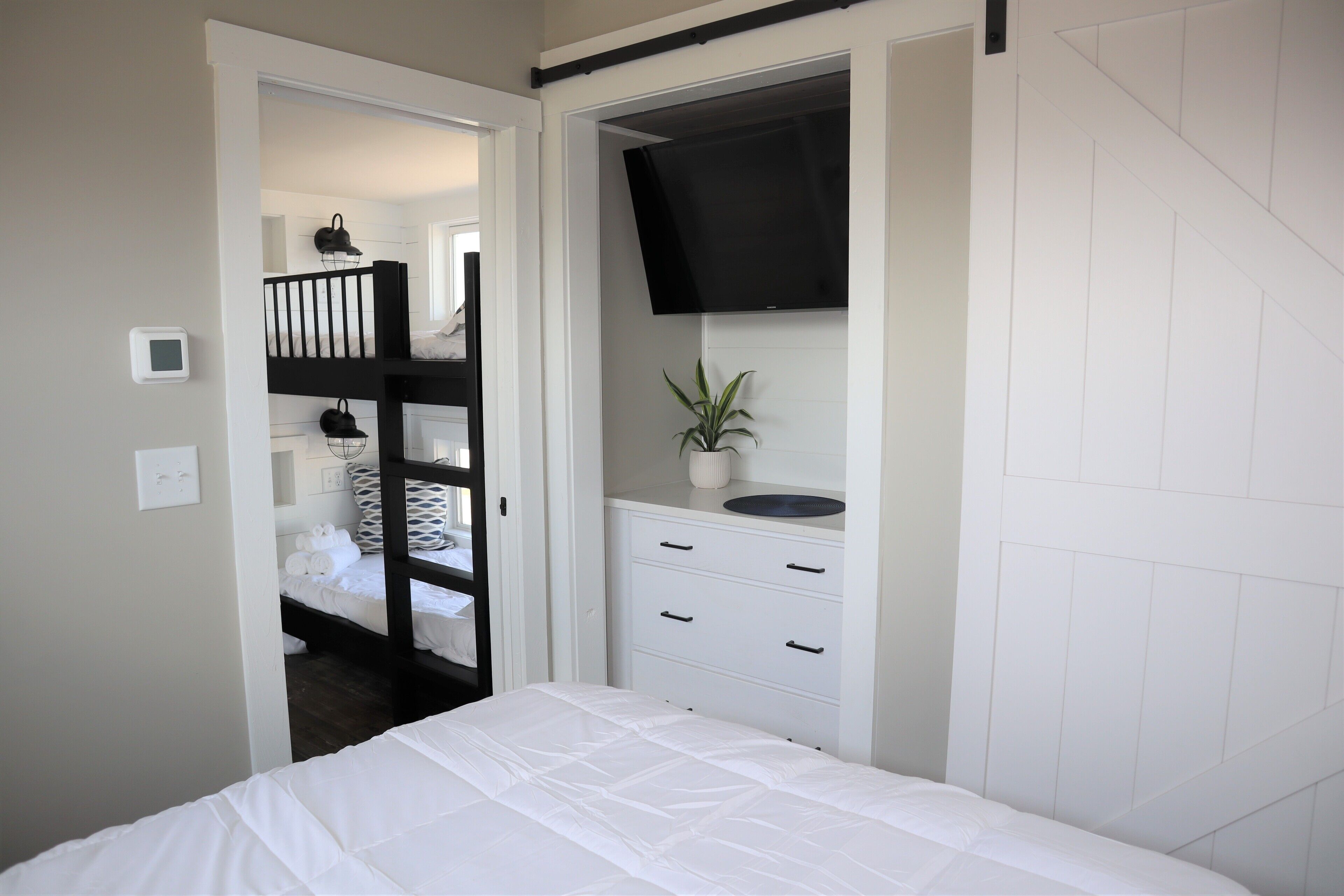 3 bedrooms, free WiFi, bed sheets