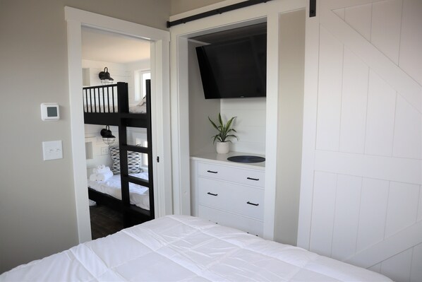 3 عدّة غرف نوم وواي فاي مجانًا وملاءات أسرّة