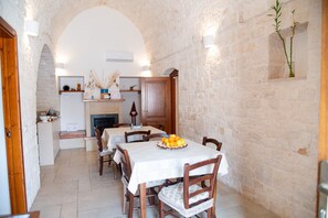 2 bedrooms, hypo-allergenic bedding, memory-foam beds, desk - B&B Pietra Rosa Alberobello (Alberobello)