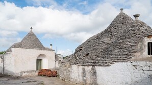 Parking - Pietra Rosa  (Alberobello)