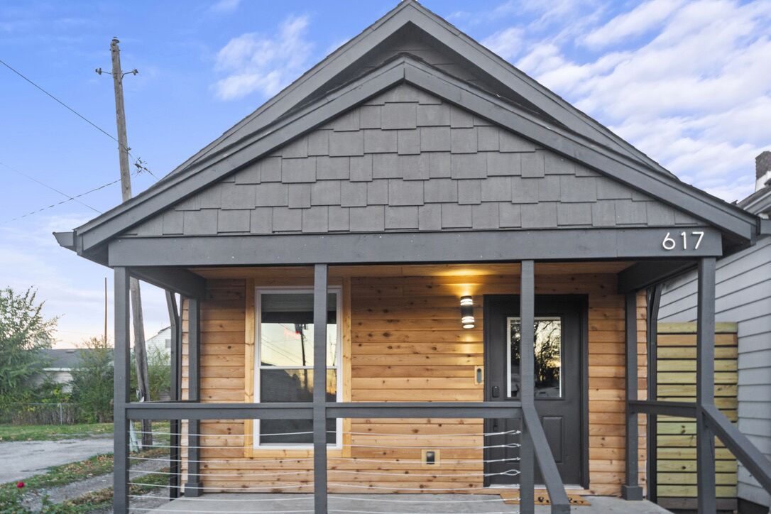 The Metro House - Tiny Modern Cozy & Pet Friendly