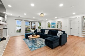 Hus, flere senger (Lakefront Living w/Optional Boat Rent) | Oppholdsområde