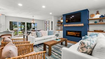 Rumah, Beberapa Tempat Tidur (Lakefront Living w/Optional Boat Rent) | Area keluarga