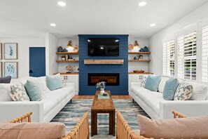 Maison, plusieurs lits (Lakefront Living w/Optional Boat Rent) | Coin séjour