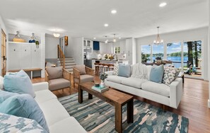 Maison, plusieurs lits (Lakefront Living w/Optional Boat Rent) | Coin séjour