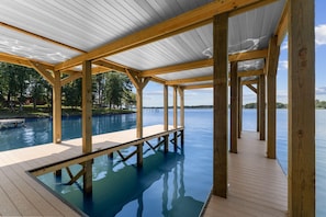 House, Multiple Beds (Lakefront Living w/Optional Boat Rent) | Pool