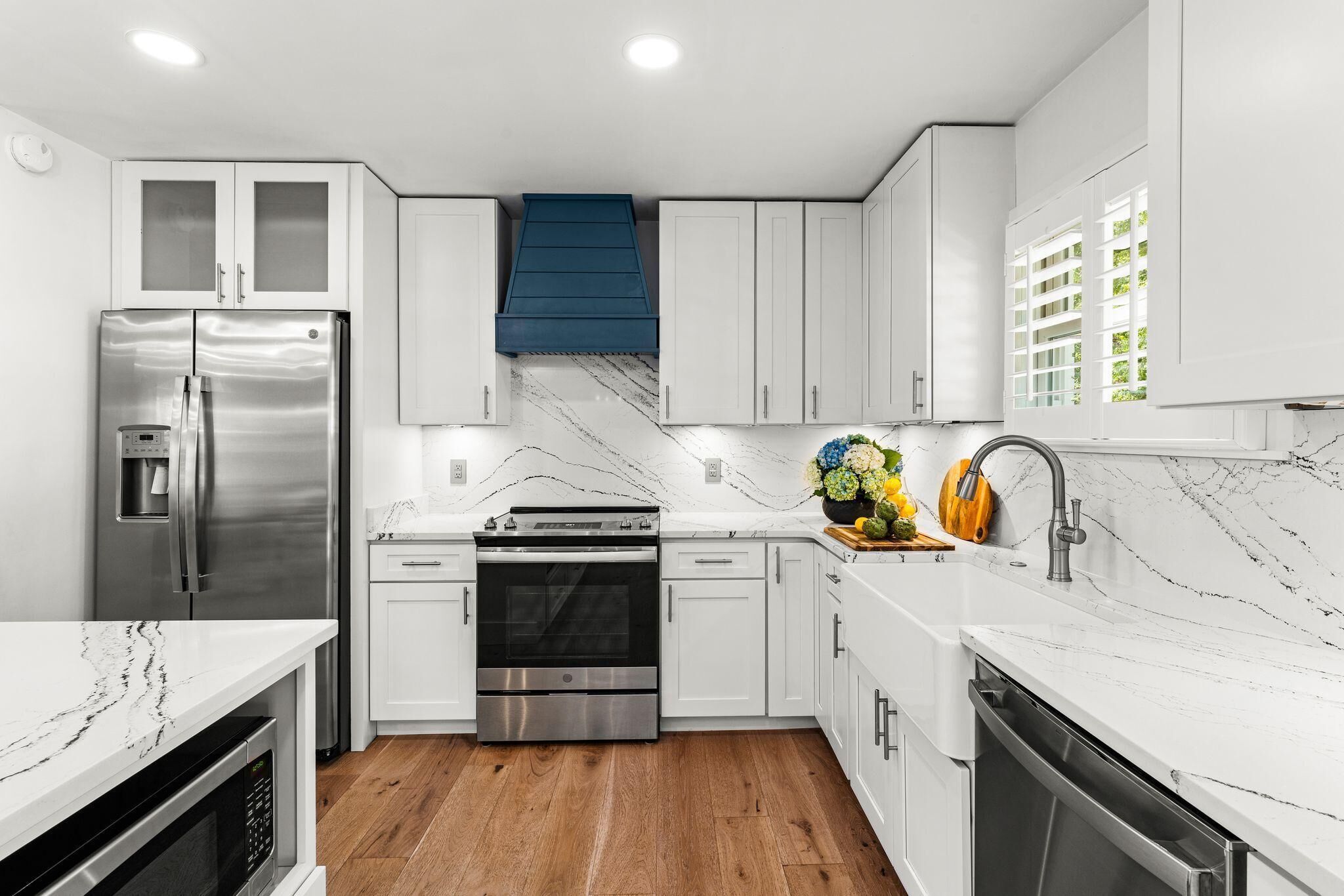 House, Multiple Beds (Lakefront Living w/Optional Boat Rent) | Private kitchen | Oven