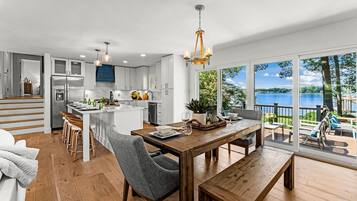 Rumah, Beberapa Tempat Tidur (Lakefront Living w/Optional Boat Rent) | Tempat makan