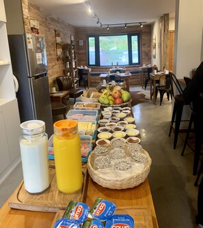 Free daily continental breakfast