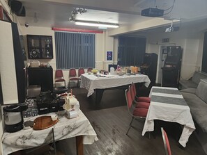 Gratis morgenmad tilberedt efter bestilling hver dag