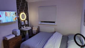 Phòng đôi Tiêu chuẩn | Bộ đồ giường kháng dị ứng, nệm cao su hoạt tính (memory foam)