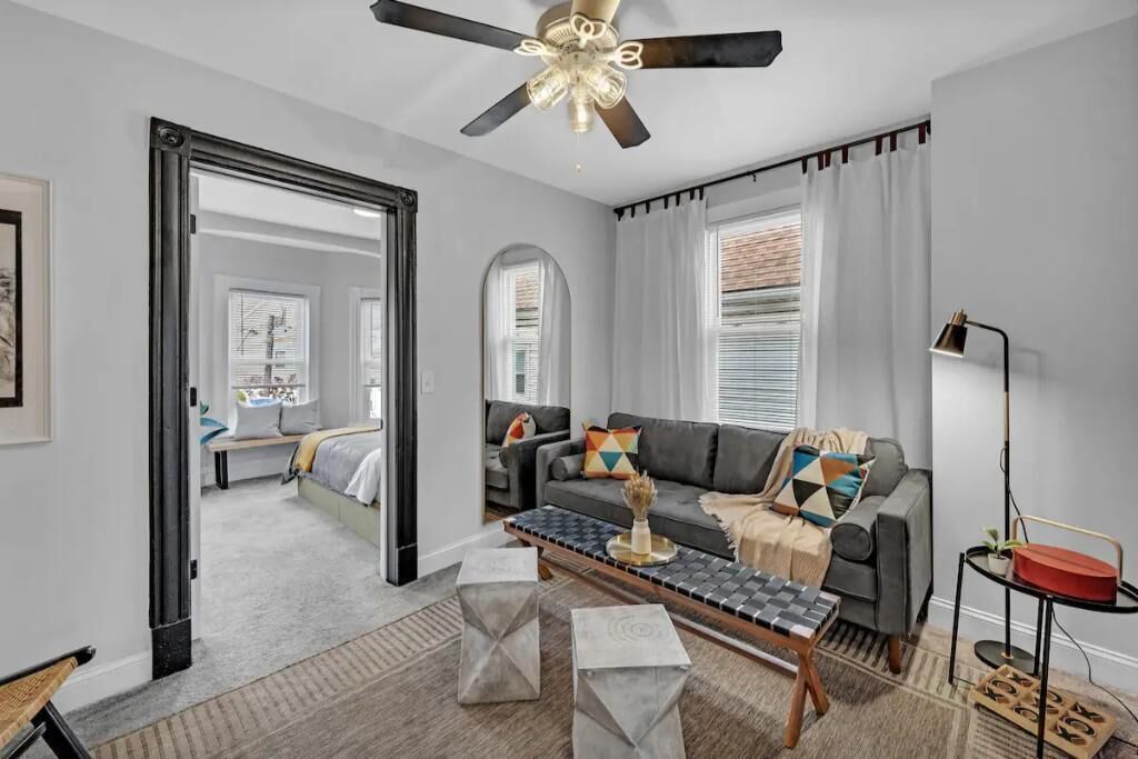 5 bedrooms, desk, iron/ironing board, travel crib