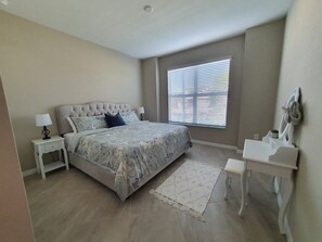 3 bedrooms, iron/ironing board, WiFi, bed sheets - 15 minutes from the beach. Pool house in gated community  (Bonita Springs)