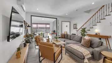 TV connectée, chaßne hi-fi, espaces bureaux, écrans d'ordinateur