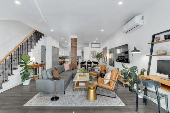 Smart TV, estéreo, oficina y monitor de computadora 