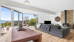 TV, fireplace - Sunrise - Vacation home that invites your family to indulge in the tranquility of beachfront living. (Lorne)