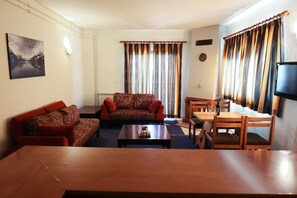 Superior Apartment | Living area - L'Escale Du Mzaar (Mzaar Kfardebian)