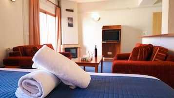 Superior Studio Suite | 1 bedroom, free WiFi, bed sheets