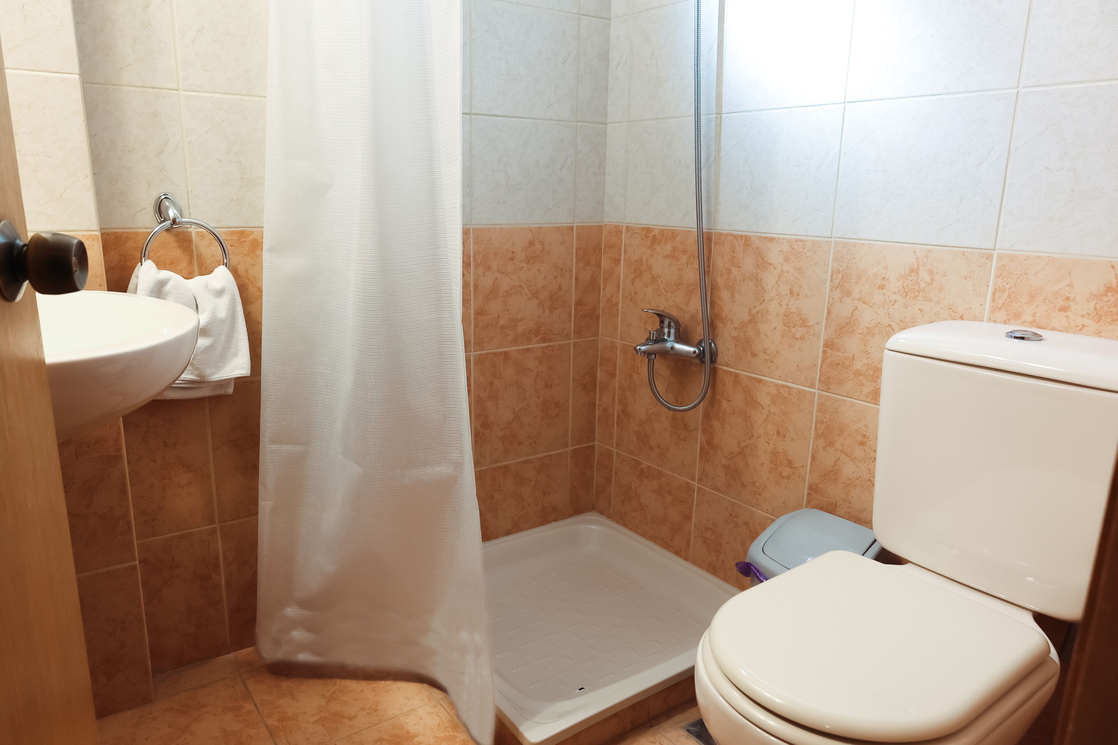 شقة بريميم | حمام | مناشف