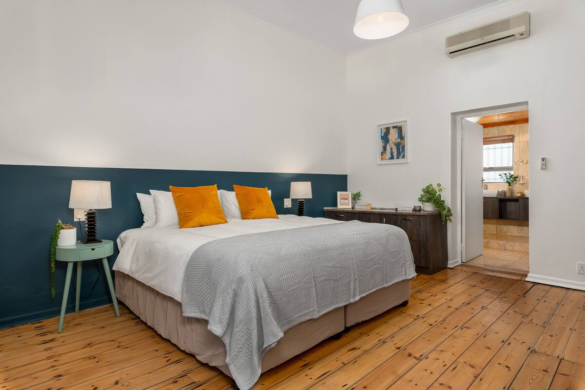 Quarto triplo família | Cofres nos quartos, Wi-Fi de cortesia