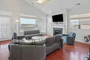 TV, video games - “Salty Paws A!” Off-the-leash ICWW & SEA Views! (Carolina Beach)