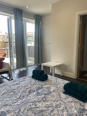 1 bedroom, free WiFi, bed sheets