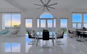 Dining - Cassablanca On The Hill: Pool & Amazing Views (Bayamón)