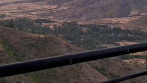 A mountainous landscape with a view of the valley below. - Birhanu Home stay (Lalibela)